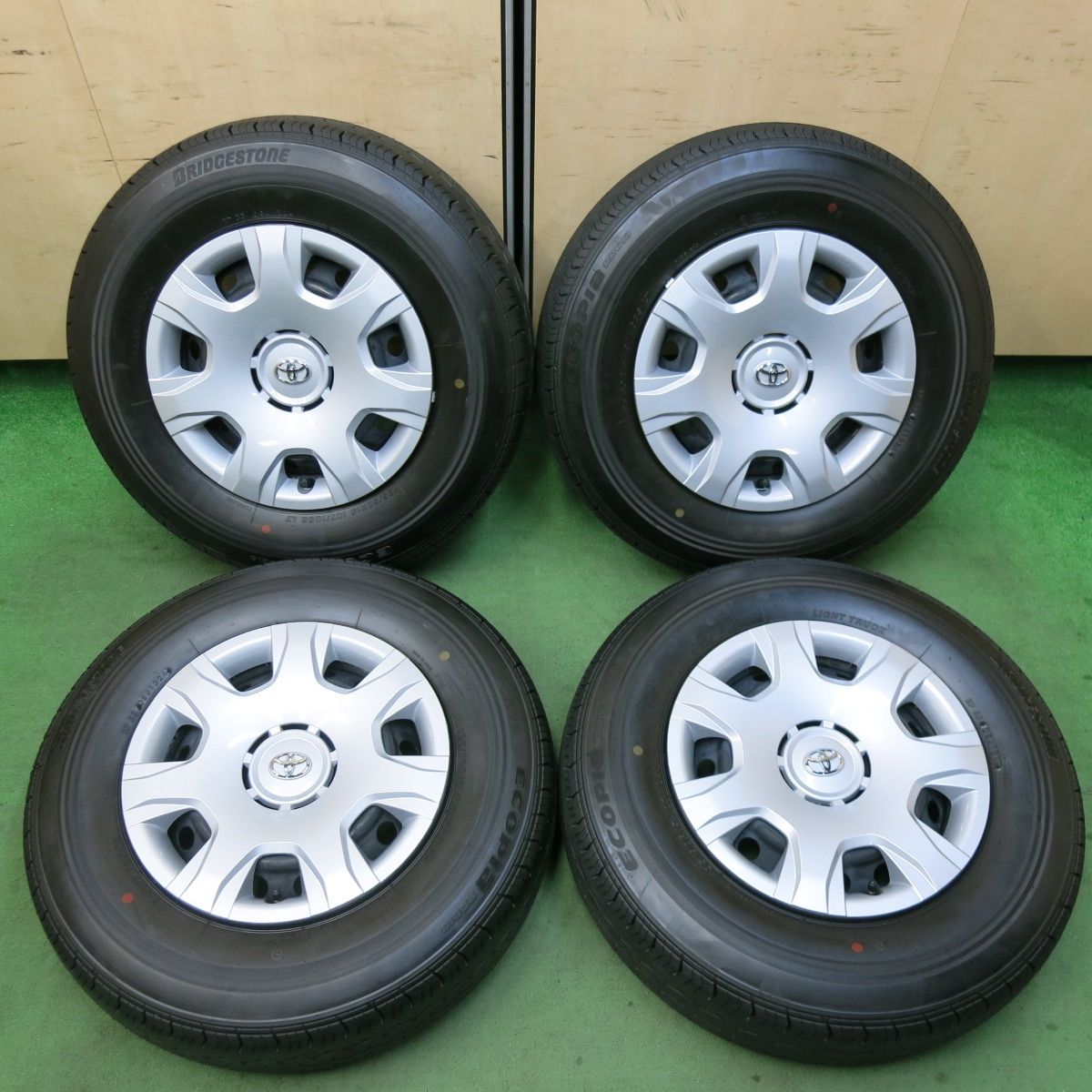 送料無料] 新車外し！24年☆トヨタ 200系 ハイエース 純正