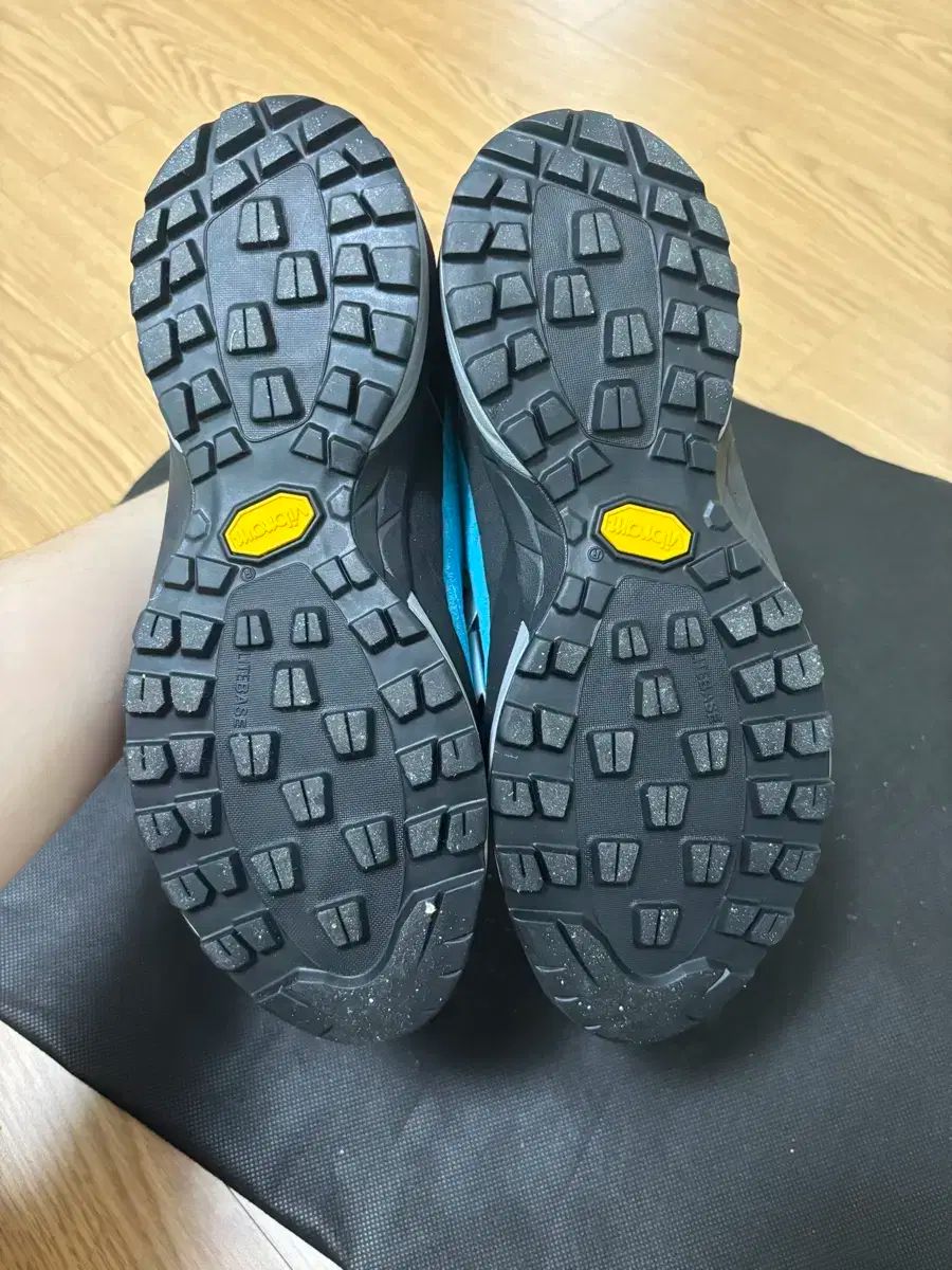 スニーカー