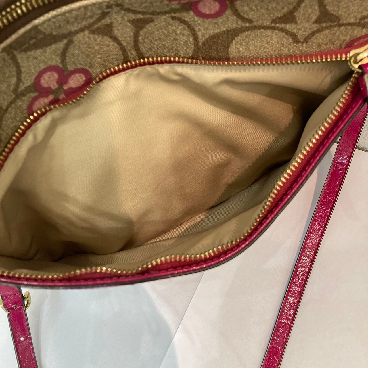 ◇【コーチ】ペイトン シグネチャー クローバー PVCトート 22224 コーチ⁄トートバッグ⁄ペイトンシグネチャースモールポケットトート