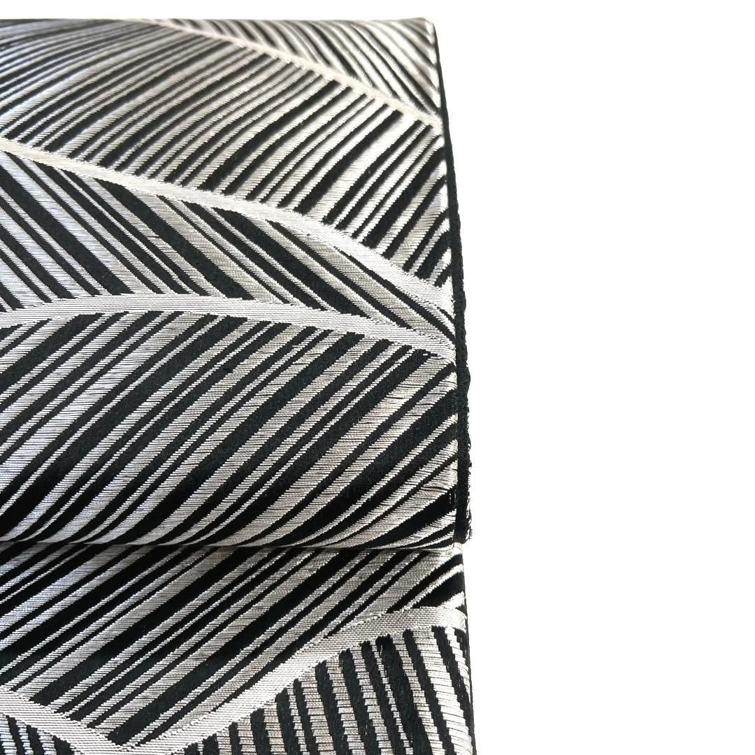 袋帯 縞模様 抽象模様 黒地 シルバー 着物 022 a d - メルカリ