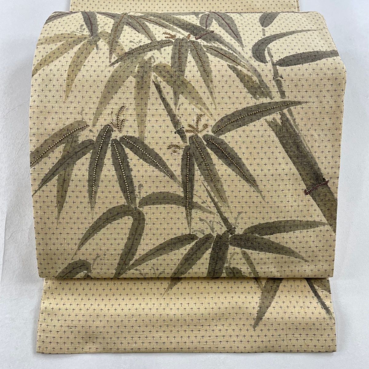 袋帯 秀品 紬地 笹 十字絣 相良刺繍 ベージュ お太鼓柄 正絹