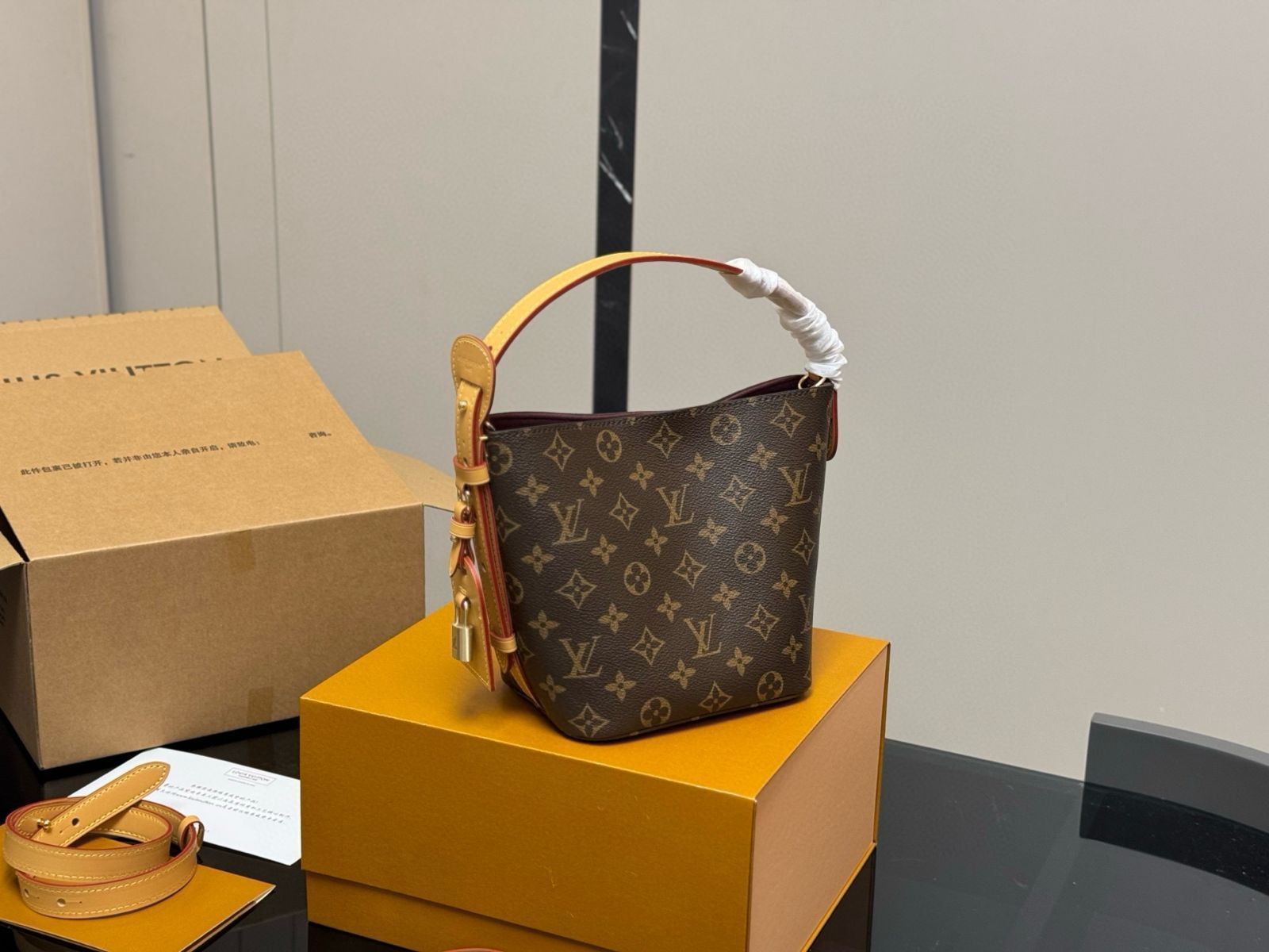 Louis Vuitton ブラック バケットバッグ セット ウィメンズ すべてのバッグ - バケットバッグ｜ルイ・ヴィトン