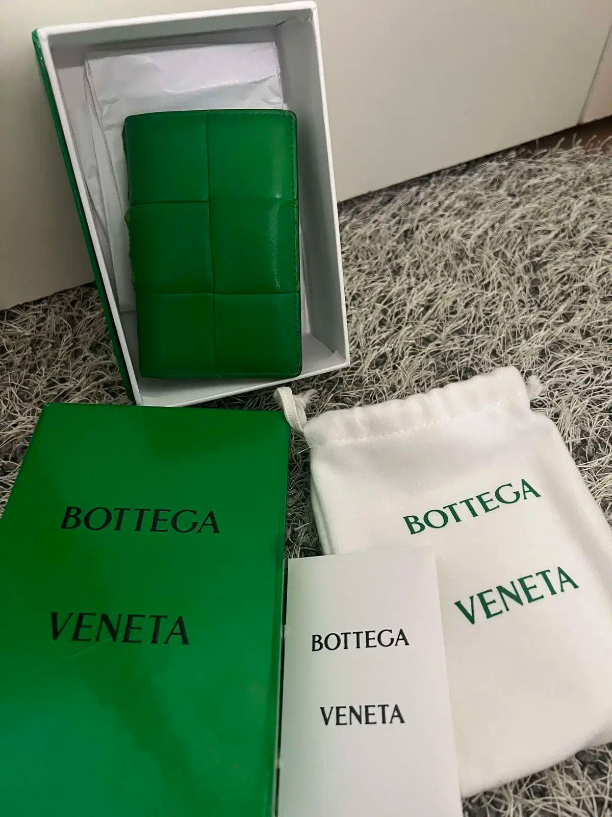 良品 ボッテガヴェネタ マキシ イントレチャート カセット 折財布 グリーン ボッテガヴェネタ カセット 財布 三つ折り マキシ イントレチャート