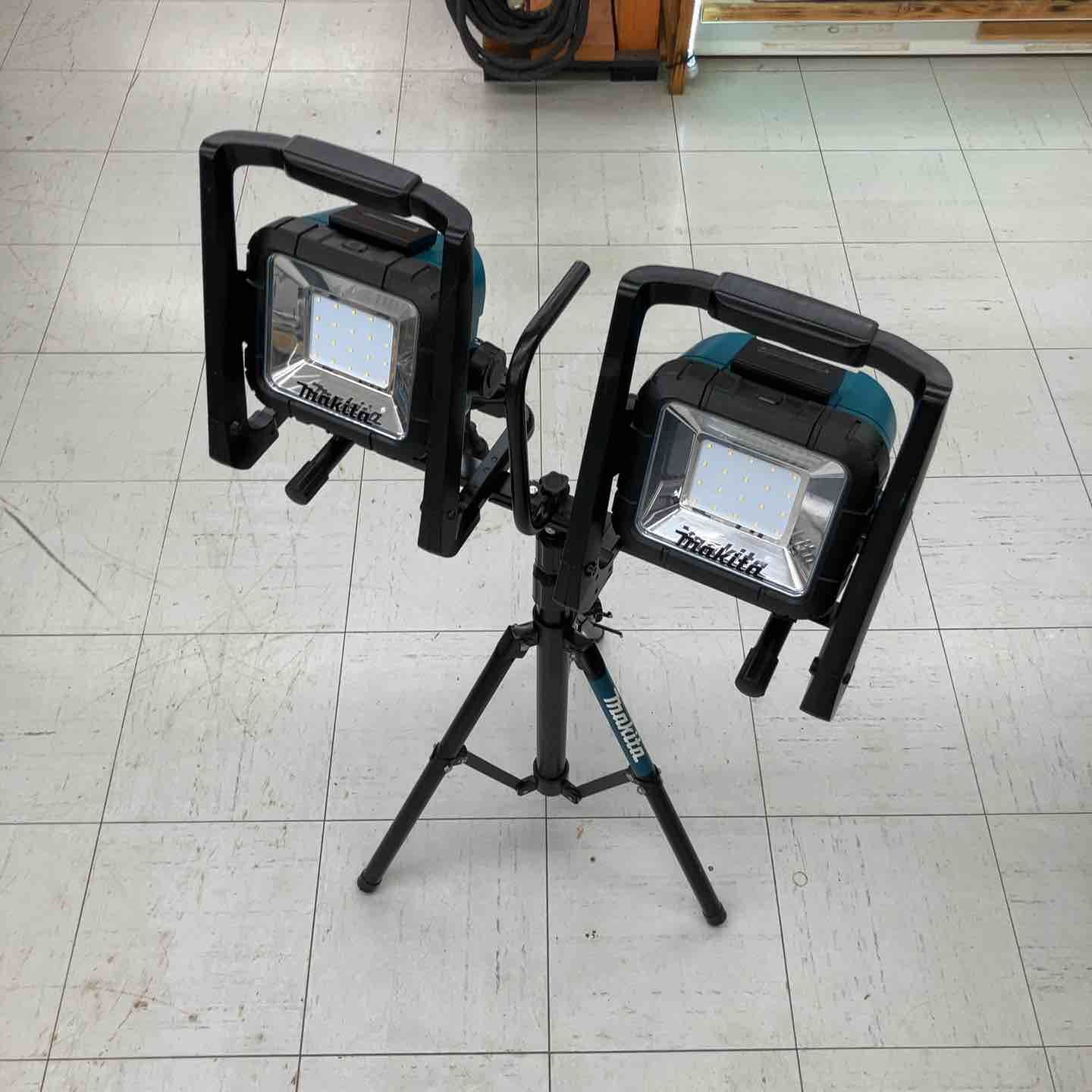中古品】 マキタ/makita ツインライト＆スタンドセット ML805