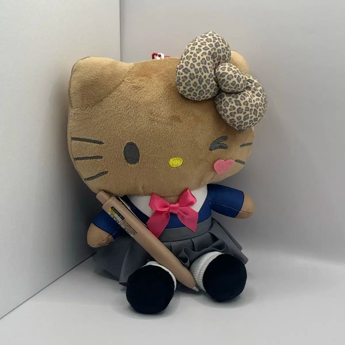 キティちゃんキーホル ふわふわしっぽ付きキーホルダー GOGO ギャル3点セット 楽天市場】『ハローキティ』HELLO KITTY 2024 GOGOギャル COLLECTION