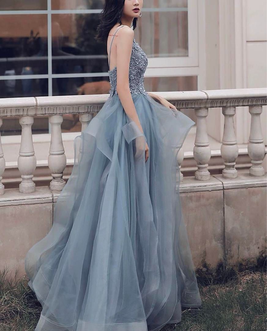 小花柄の様なデザインにフリルスカートがオシャレなロングドレス