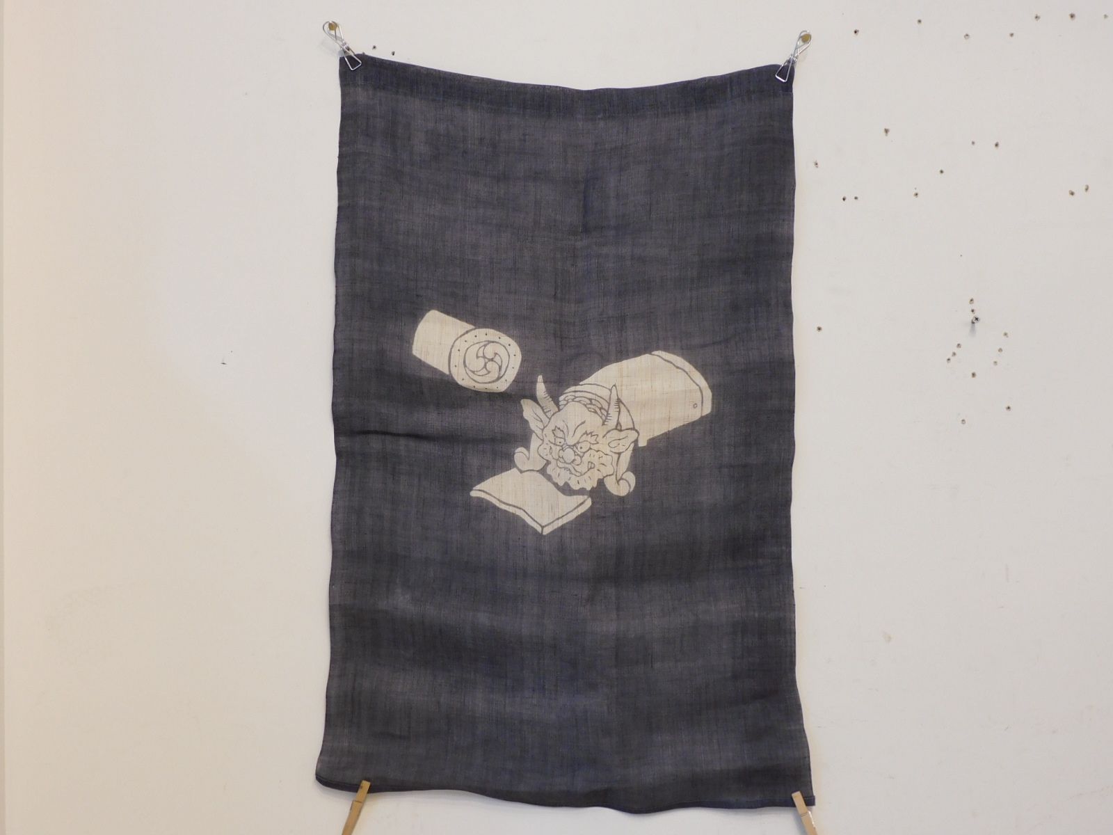 型染め のれん 本麻 鬼瓦の図 M-00516 のれん 暖簾 麻 藍染 民芸