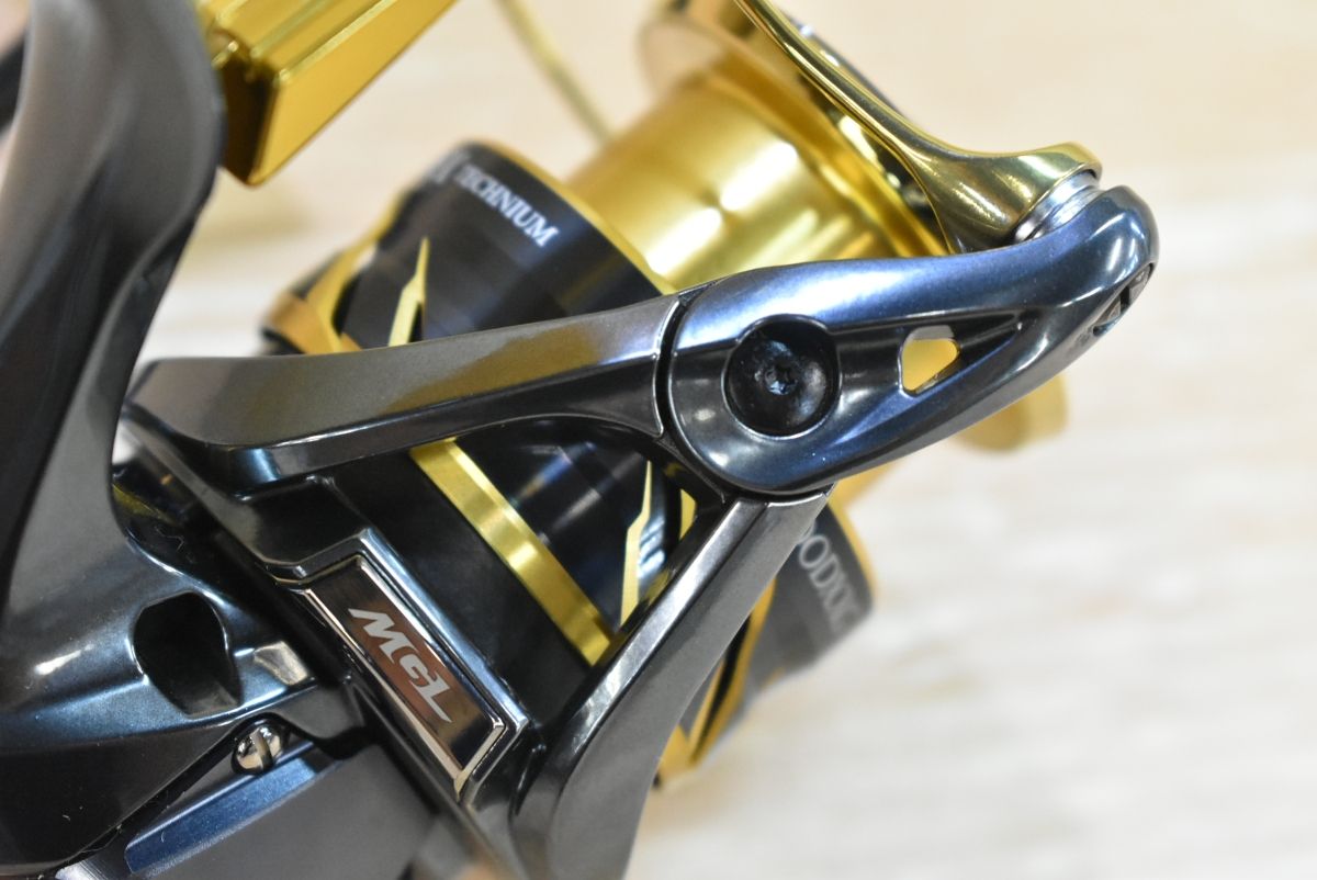  シマノ 21 BB X テクニウム 左 SHIMANO TECHNIUM スピニングリール レバーブレーキ 磯 波止 フカセ チヌ クロダイ グレ メジナ スピニングリール リール