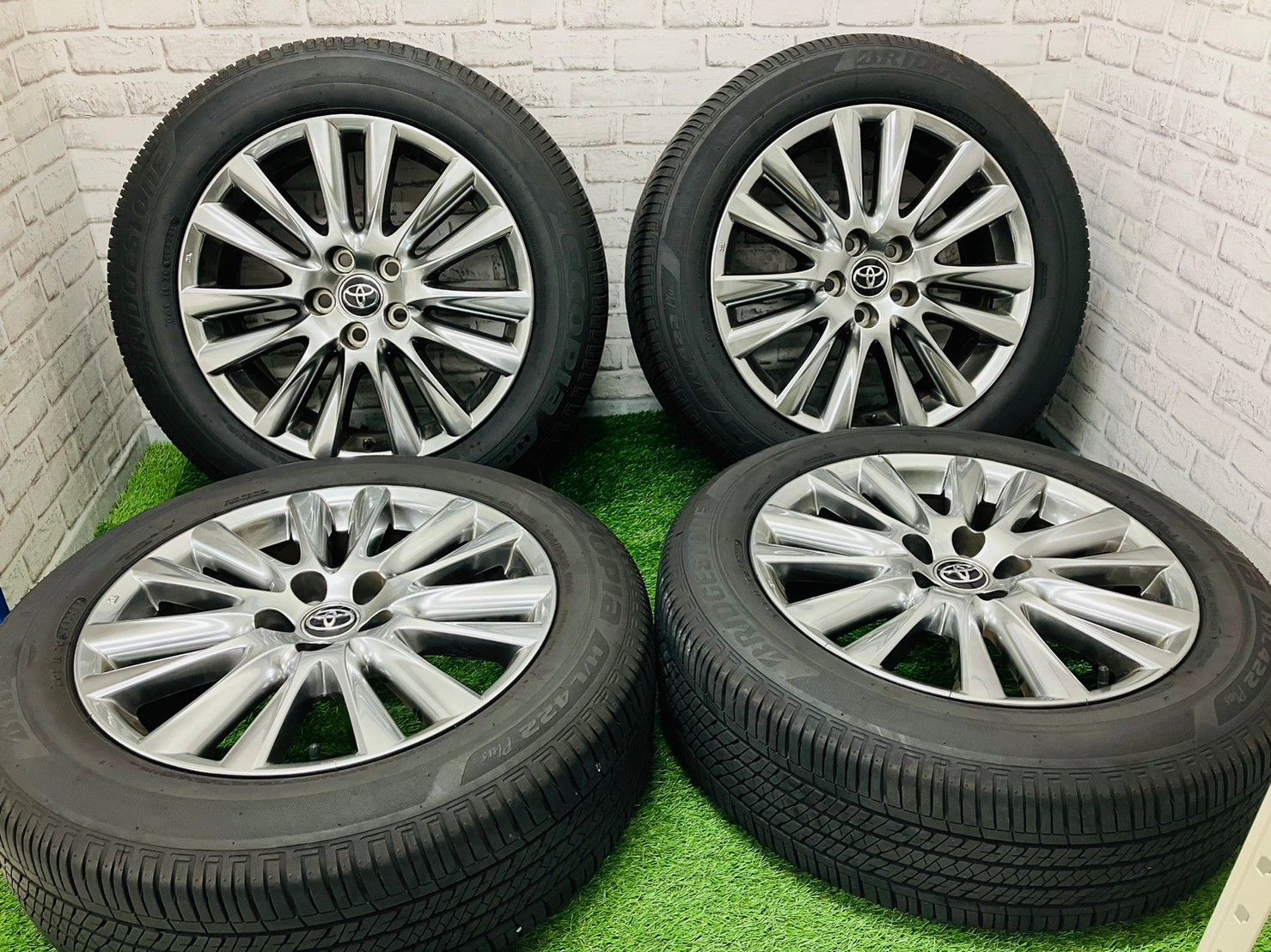 【02821】ハリアーZSU60W 夏タイヤ 235/55R18 - メルカリShops