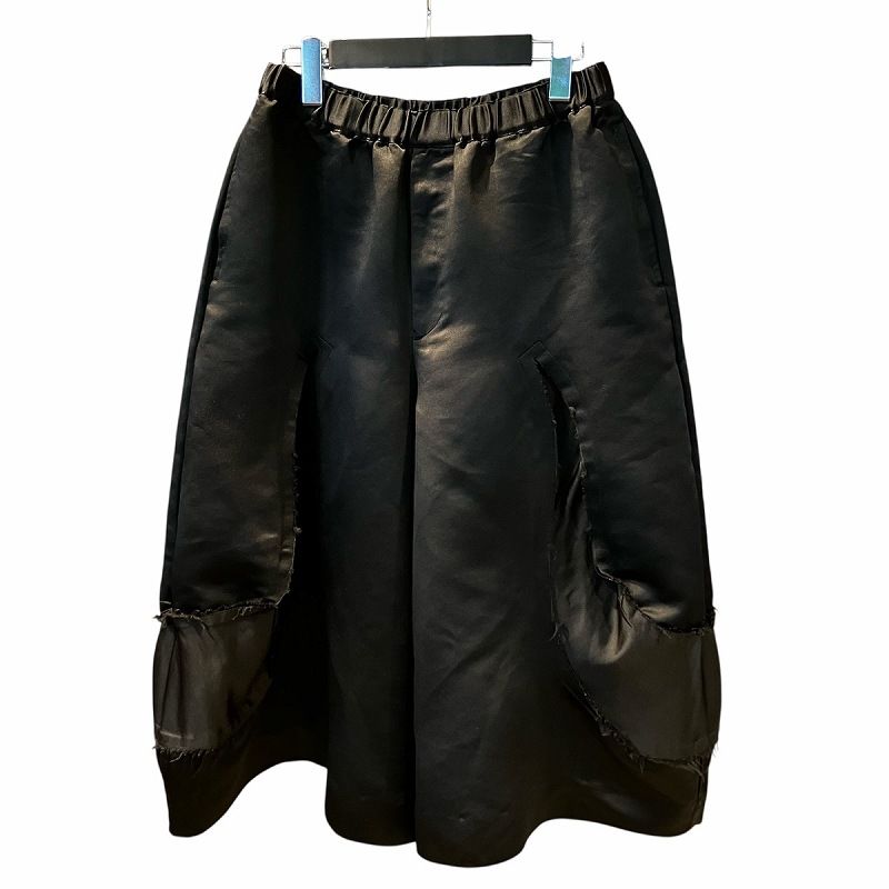 ブラックコムデギャルソン BLACK COMME des GARCONS 24SS ハーフパンツ ポリエステル ヘビーサテン 断ち切り 切替 製品染め 黒 ブラック XS 1M-P006