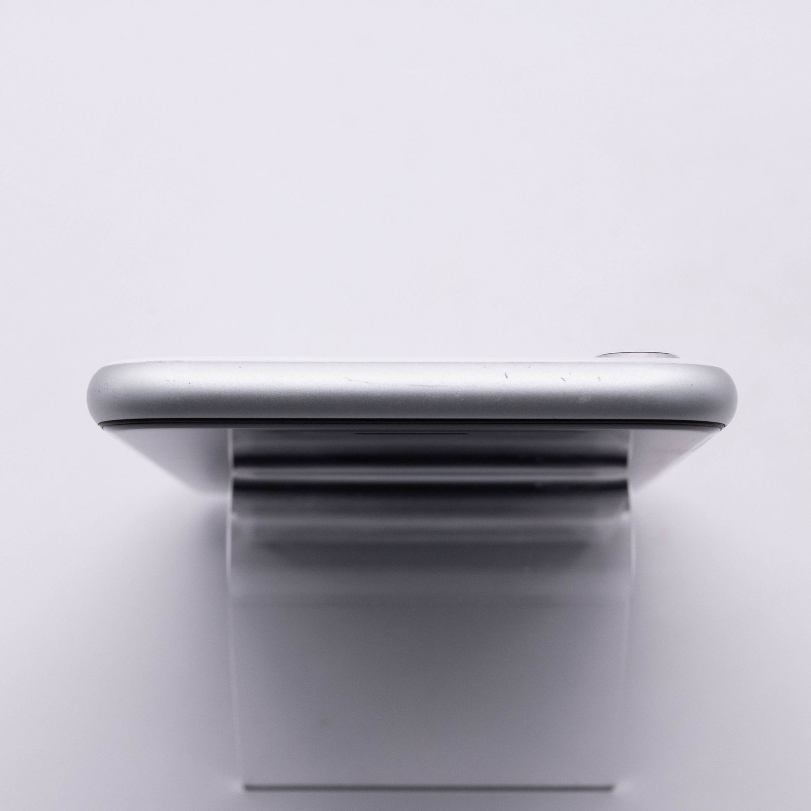 iPhone SE (第2世代) 64GB お買い得品 ホワイト Apple iPhone SE (第2