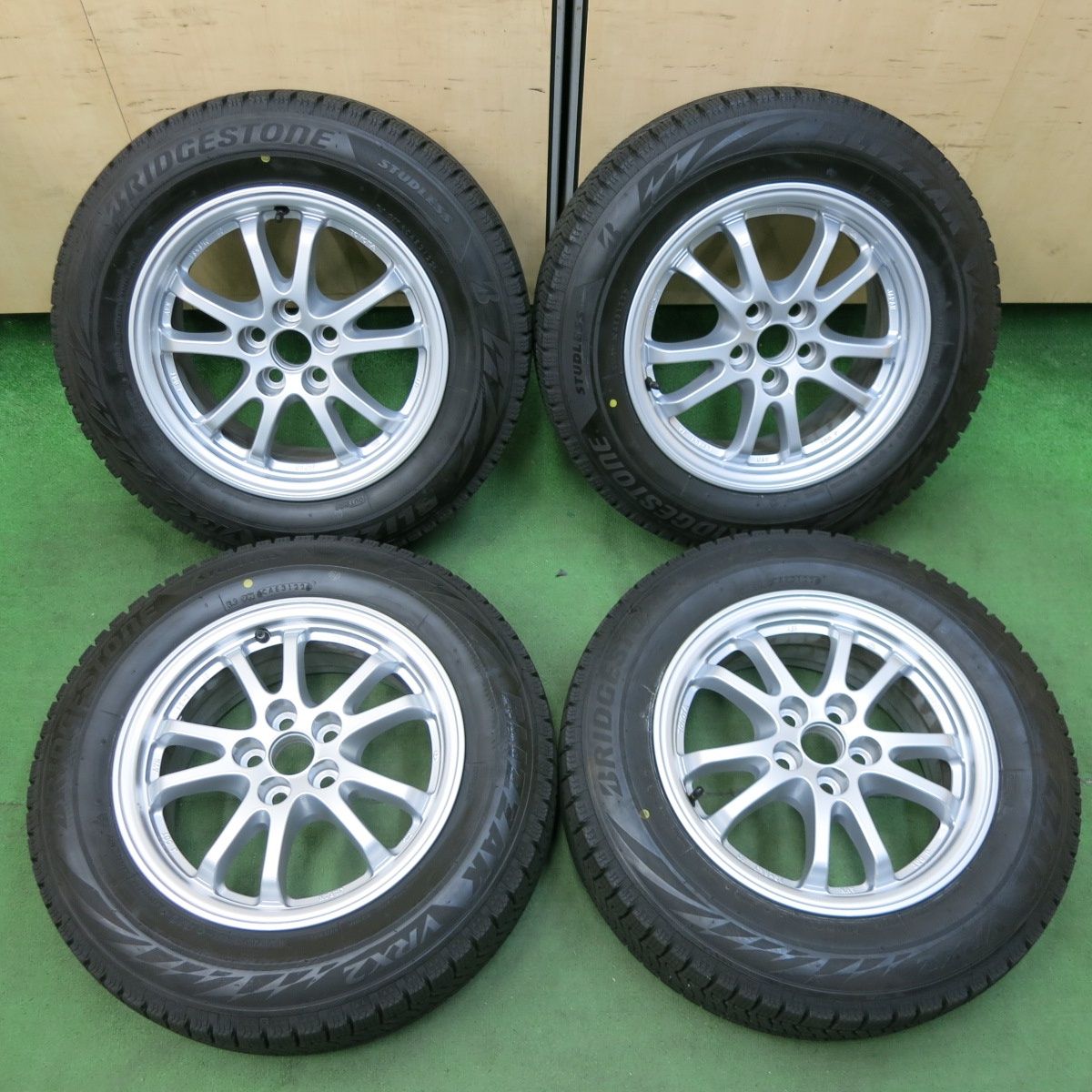 バリ溝‼️ブリヂストンスタッドレスセット2022年製195/65R15プリウス等 バリ溝‼️ブリヂストンスタッドレスセット2022年製195/65R15プリウス等