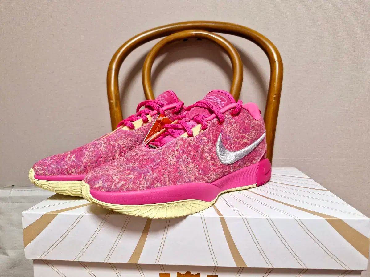 NIKE(ナイキ) レブロン 21 ピンク 275 出品