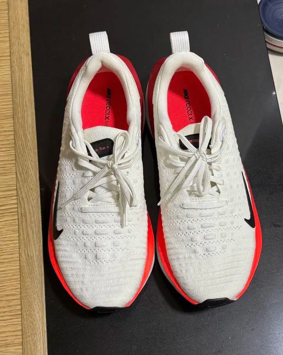 275 NIKE インフィニティ RUN 4
