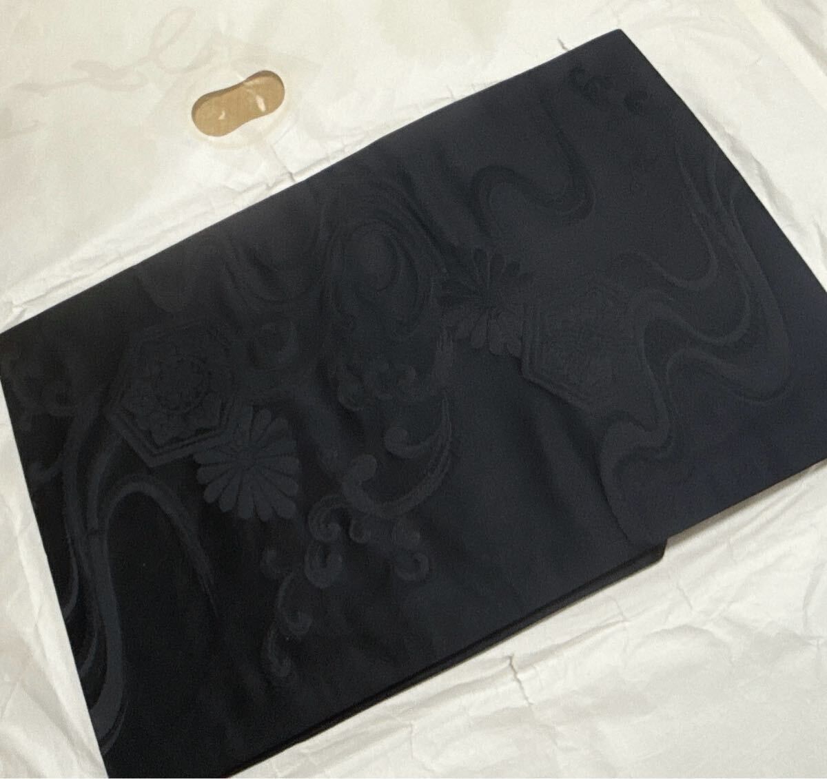 き531 【正絹風 黒地模様入り袋帯】亀甲花文様／しなやかな質感と上品