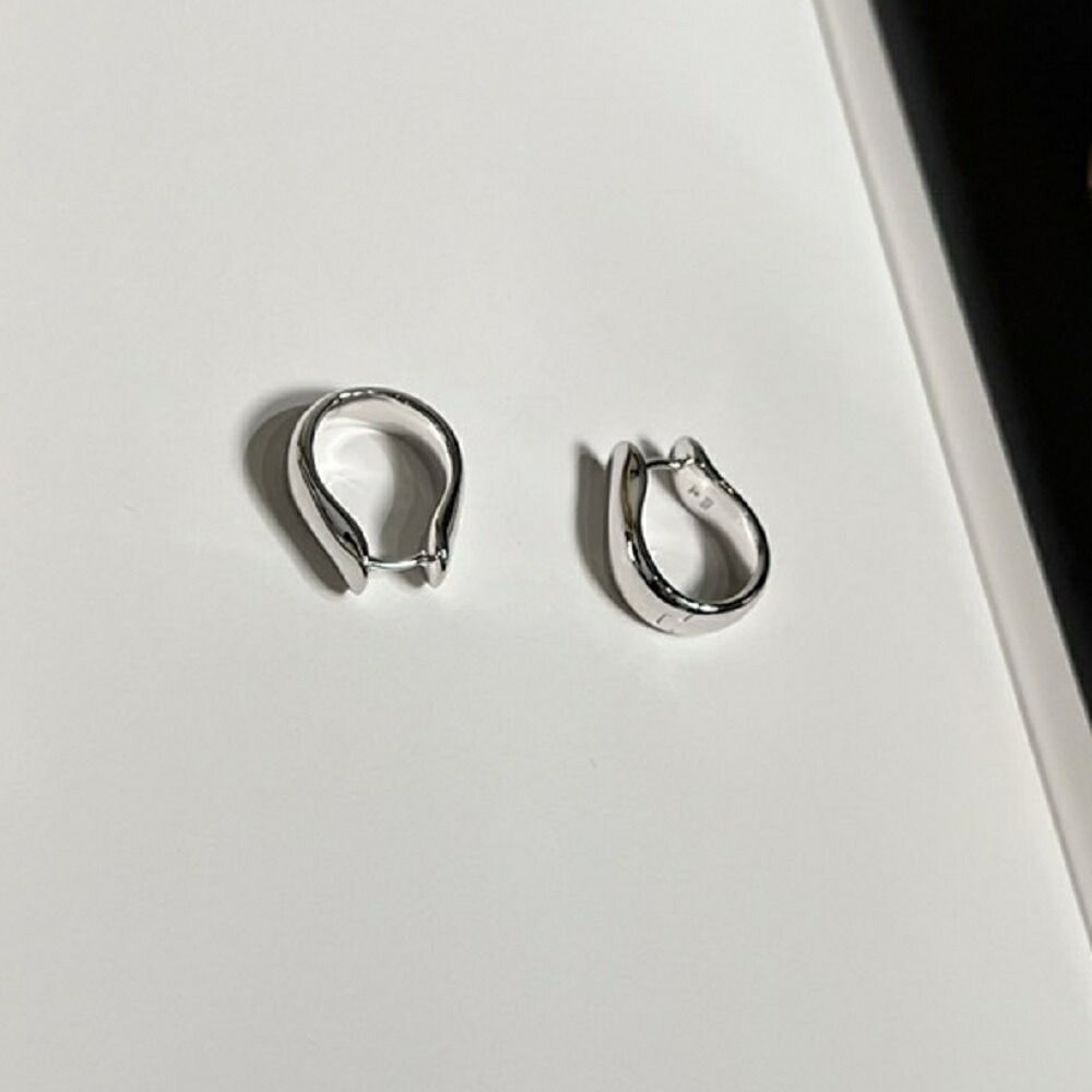 トムウッド TOMWOOD Oyster Hoops Small Silver E39OYS01NAS925