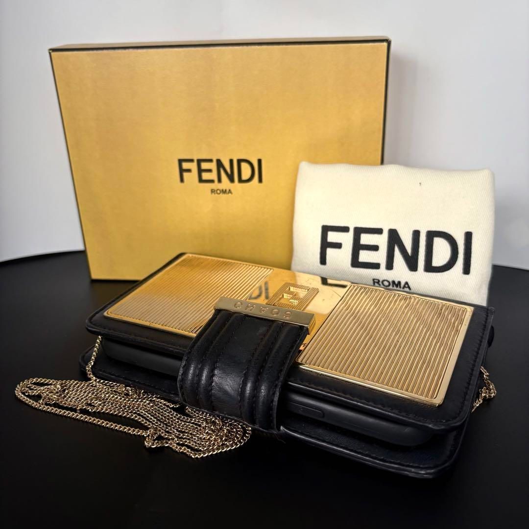 FENDI Chaos フェンディ×カオス コラボ iPhone11 Pro用 カバー スマホケース チェーンハンドル付き 手帳型 き