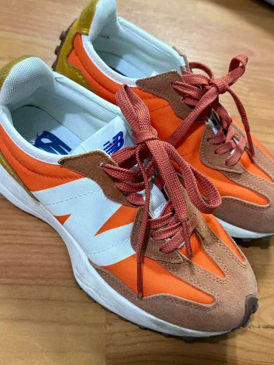 New Balance(ニューバランス) 327 オレンジ 240 サイズ