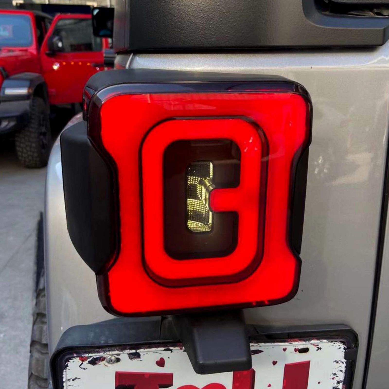 訳あり JEEP ジープ 純正 ラングラー JL LED テール ランプ 左 訳あり JEEP ジープ 純正 ラングラー JL LED テール ランプ 左