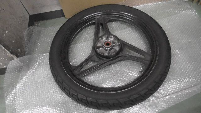 YBR125 LBPPCJLA060146xxx の リア ホイール タイヤ付き 1757385384