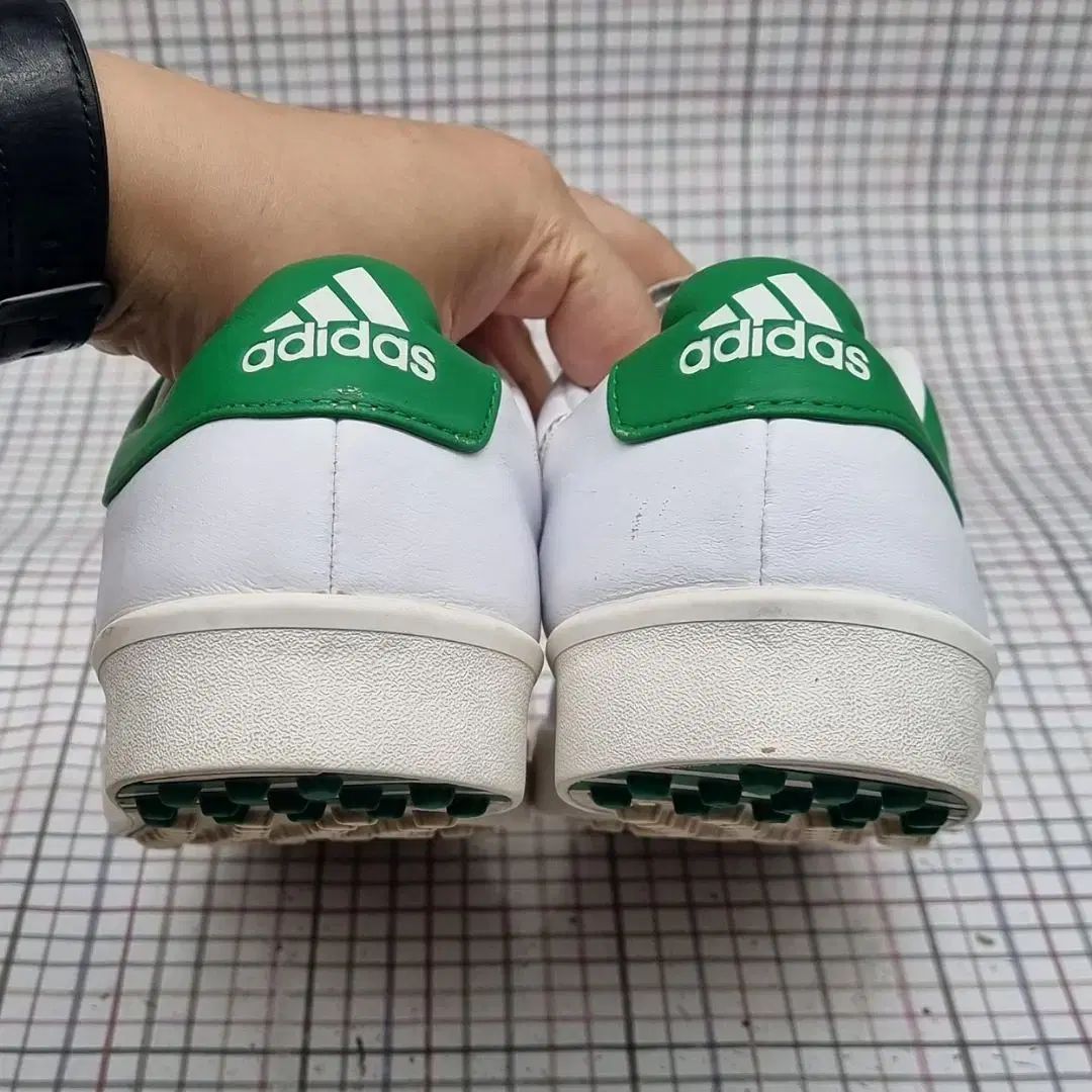 adidas(アディダス) クラシック スパイクレス ゴルフシューズ 245_