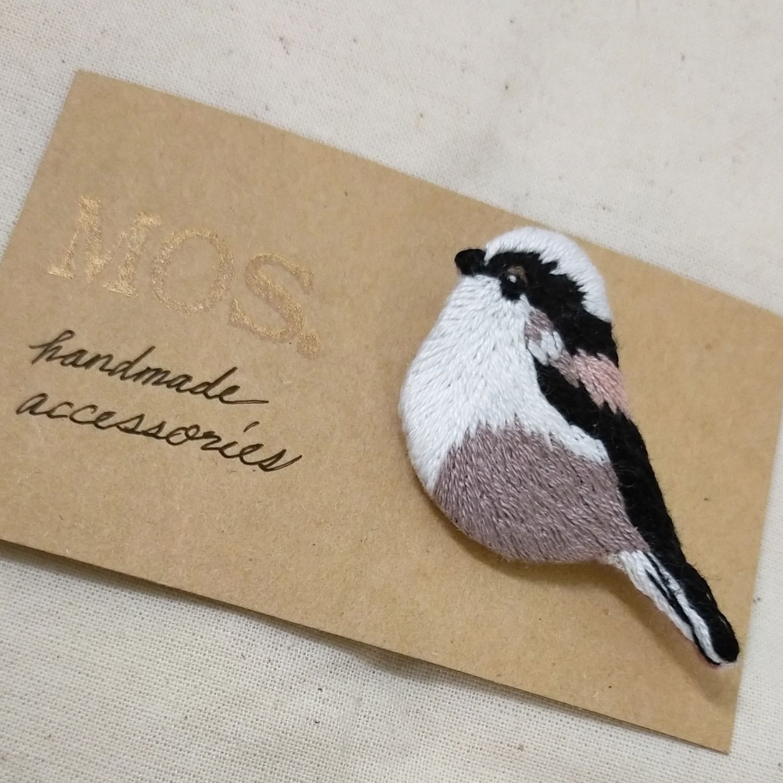 手刺繍ブローチ 野鳥 エナガ - メルカリ
