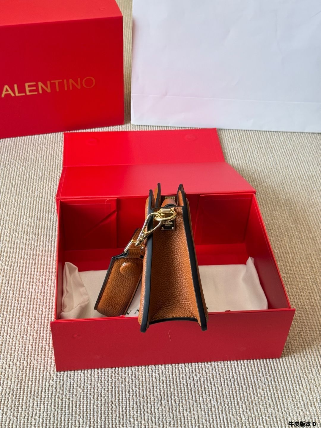 状態いいですが、かなり値下げしてます。美品　VALENTINO トップス ヴァレンティノ メンズ サンダル VALENTINO ブランド ロゴ