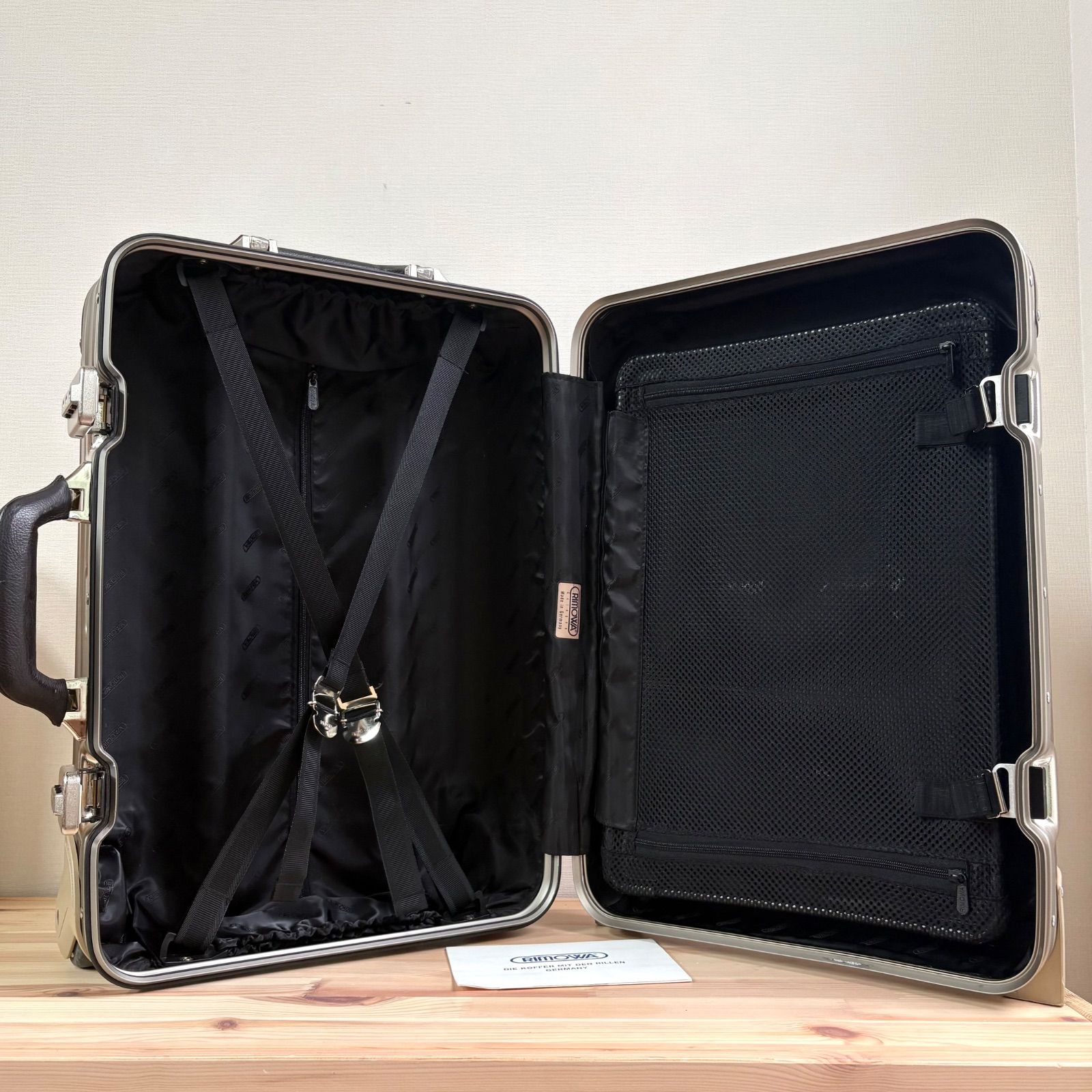 チタニウム キャリーケース