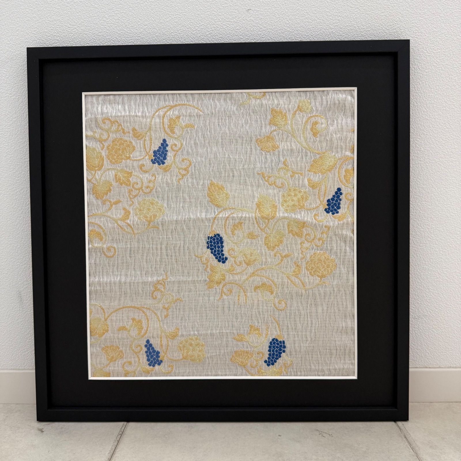 京都帯屋さん フレーム入りシルク織物アート 金糸葡萄唐草