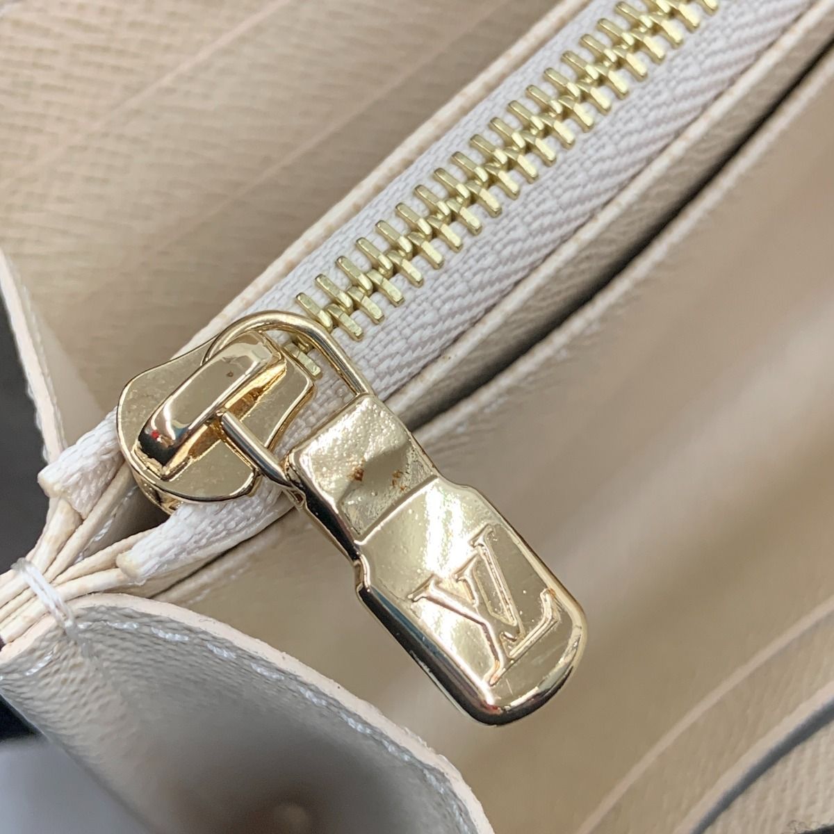 ルイヴィトン　ダミエ アズール ポルトフォイユ サラ　ホワイト 〇〇LOUIS VUITTON ルイヴィトン ダミエ アズール