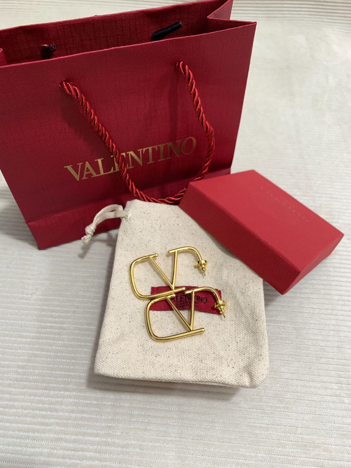 極美品】VALENTINO ヴァレンティノ Vロゴ シグネチャー ピアス