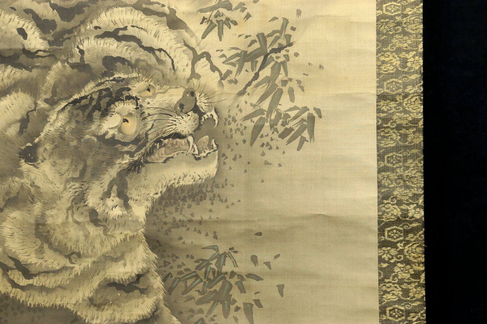 掛け軸 松橋玉昇 水墨山水 絹本 希少 軸装 茶道具 掛軸 美品 です。