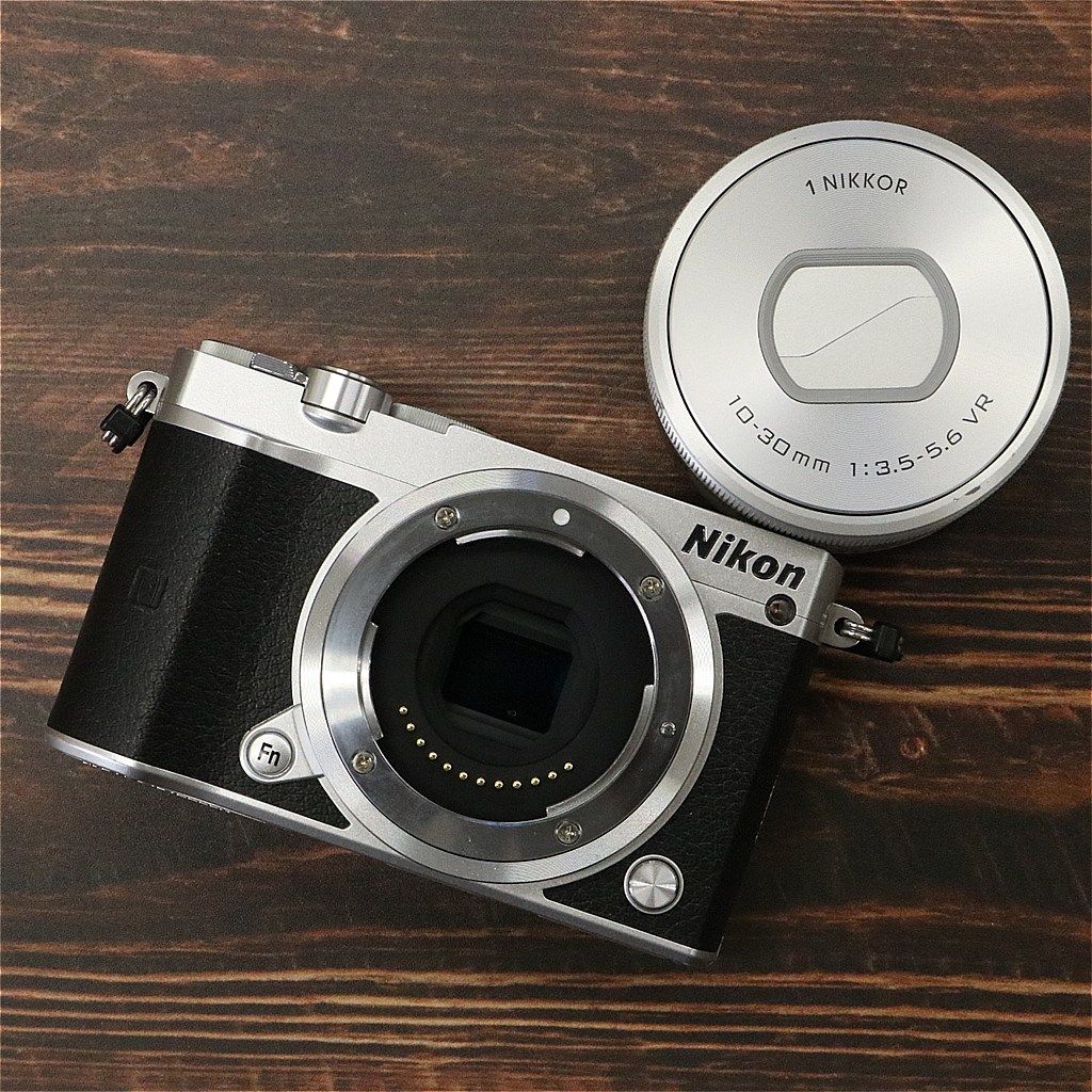 上品 Nikon 1 J5 標準パワーズームレンズキット シルバー 10-30mm F3.5-5.6 VR 6407