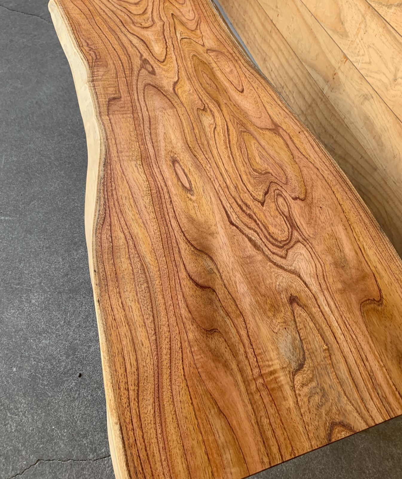 センダン一枚板折り畳みテーブル 106cm