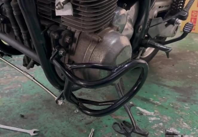 ゼファー750 エンジンガード 黒 金具付き/ ZR750C スラッシュガード 