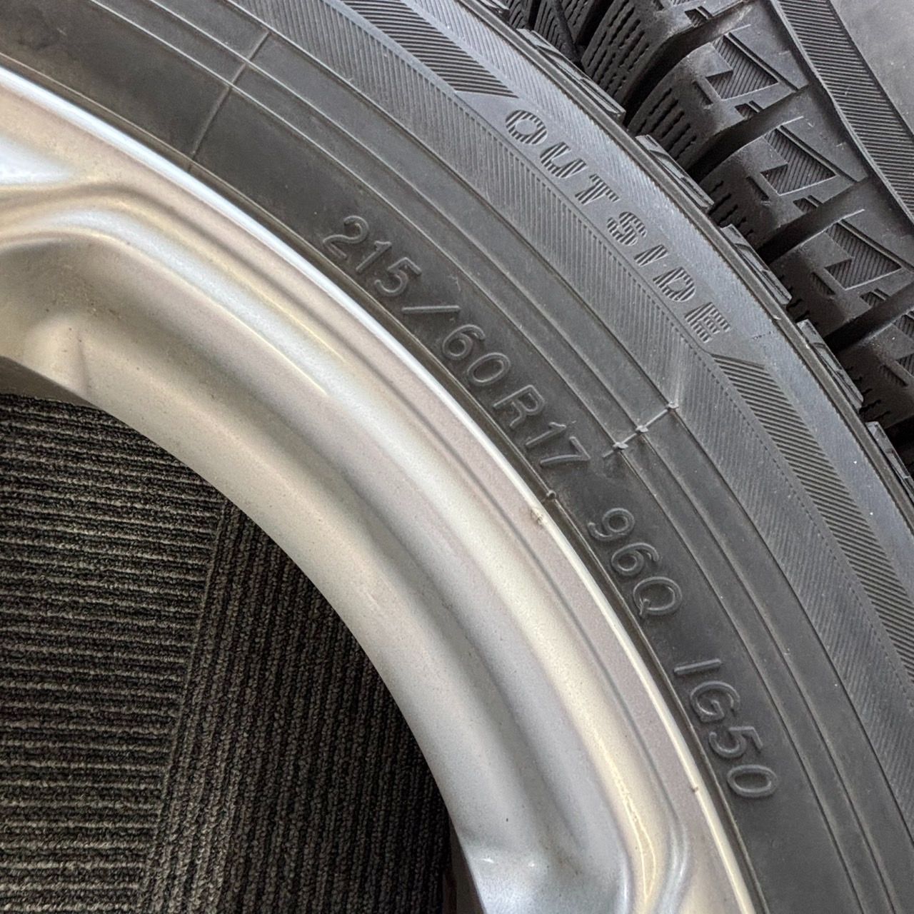送料無料!!月内タイムセール!!】 215/60R17 ヨコハマ アイス