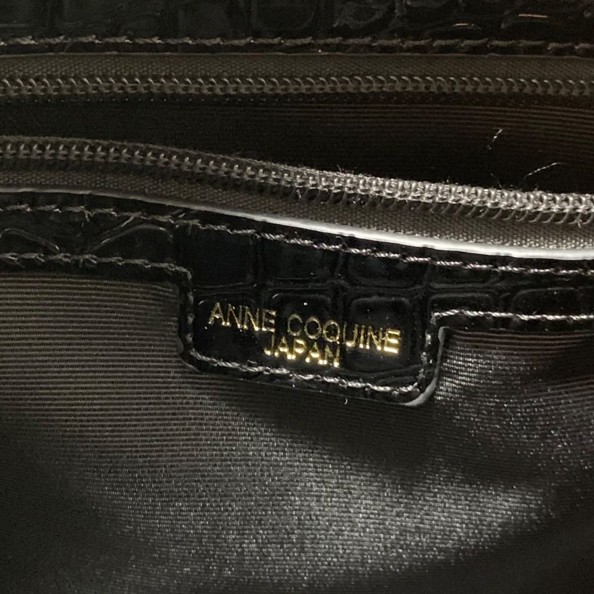 Anne Coquine(アンコキーヌ) ハンドバッグ美品  - 黒 型押し加工 レザー