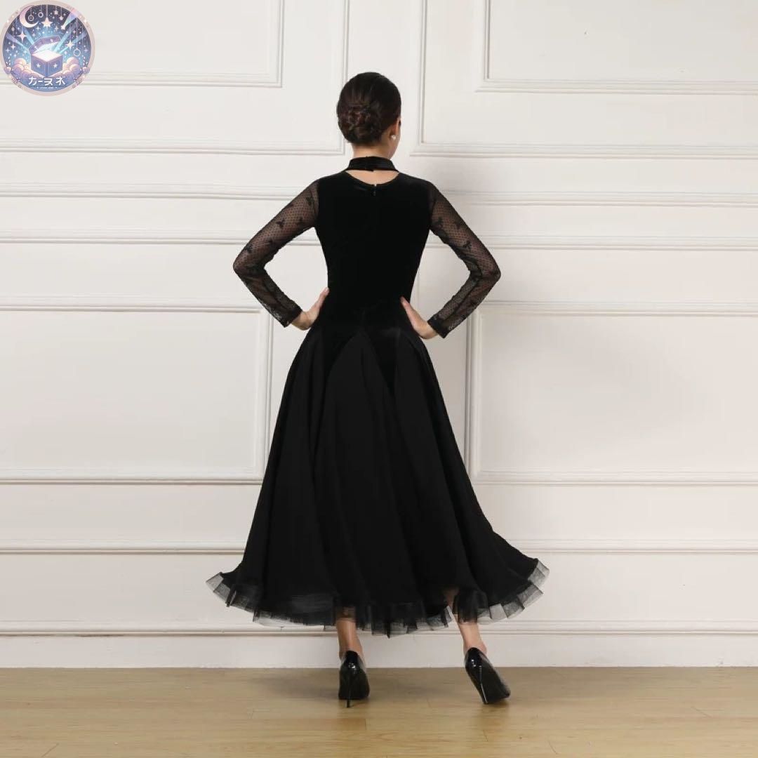 蝶々モチーフ シックなデザインのドレス