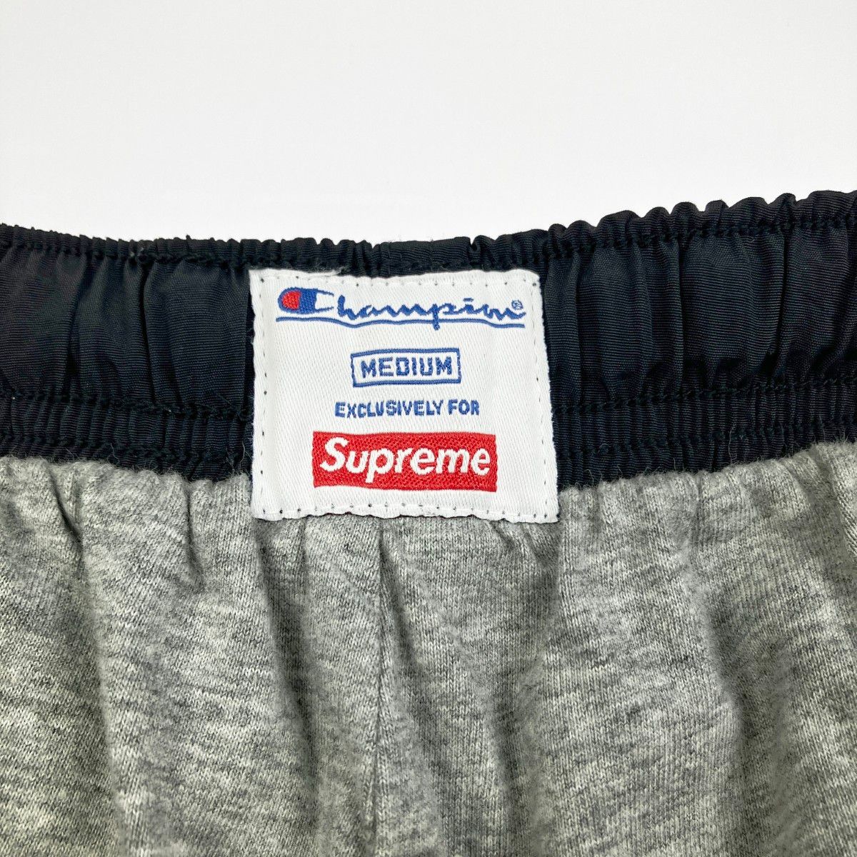 トラックパンツ