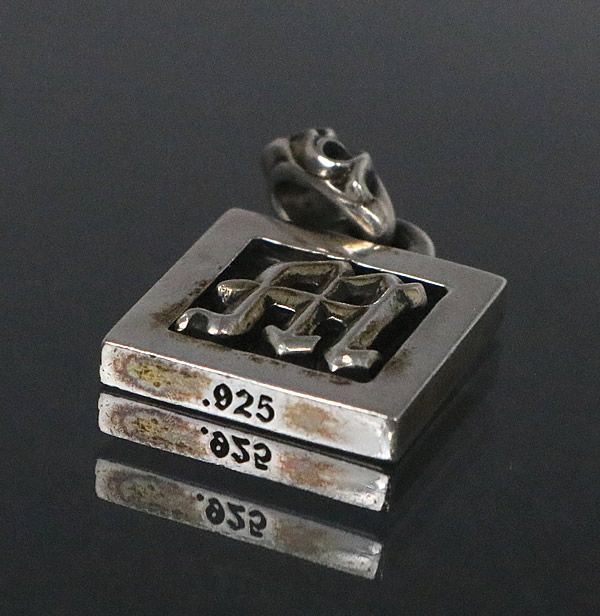 銀座店 クロムハーツ フレームド チャーム イニシャル 【M