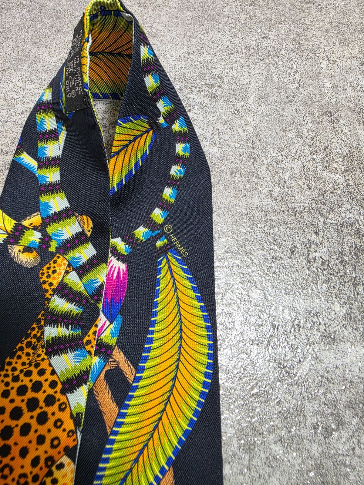 ☆美品☆HERMES ツイリー スカーフ サバンナのダンス シルク グリーン ☆美品【HERMES/エルメス】サバンナのダンス THE SAVANA DANCE