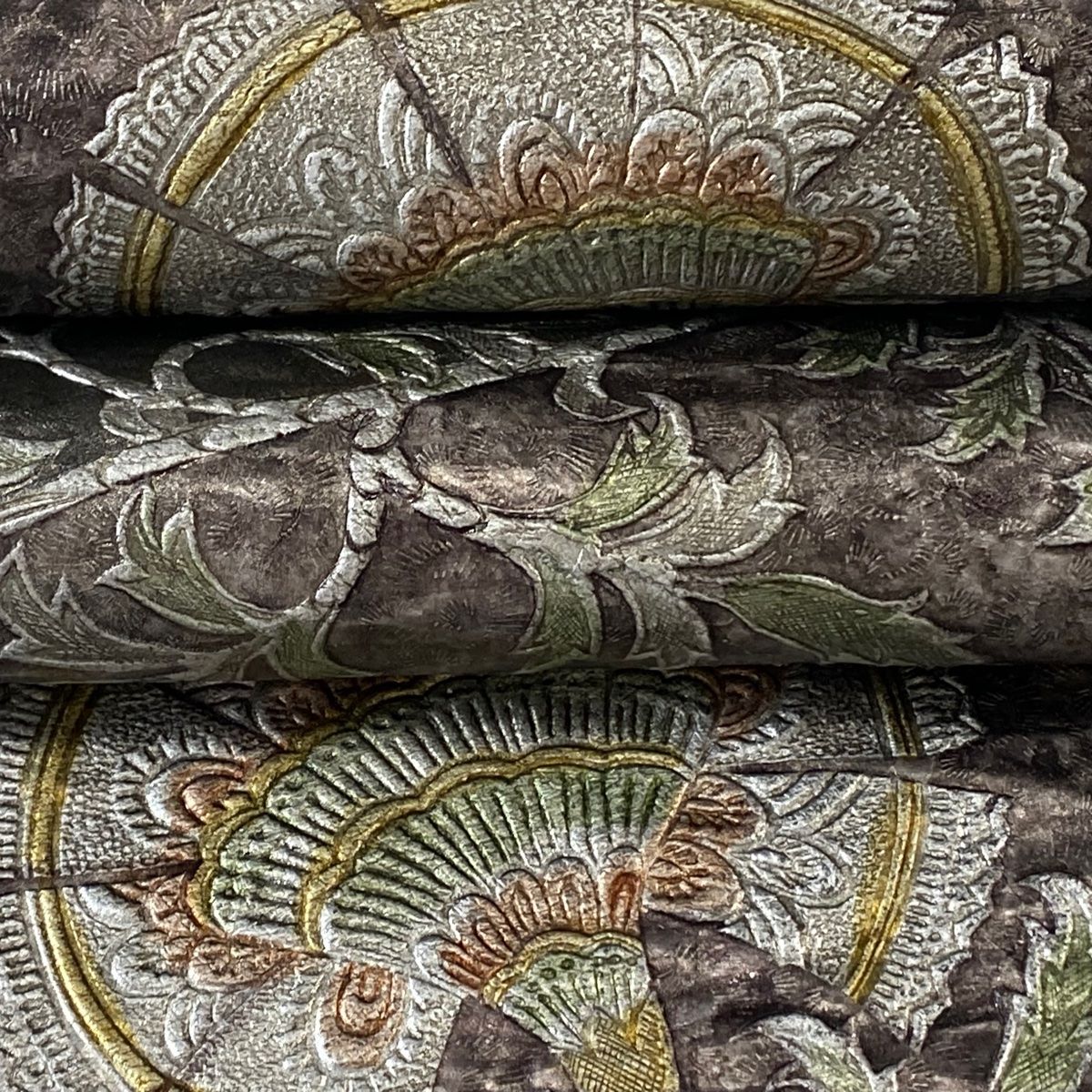 袋帯 逸品 落款 和泉紫峰 花唐草 金銀彩 金唐革 銀色 六通 正絹 【中古 