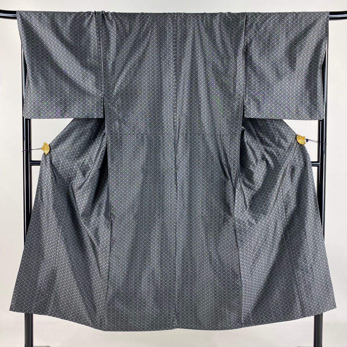 男着物 身丈144cm 裄丈71cm M 単衣 お召 七宝 幾何学模様 黒灰 正絹