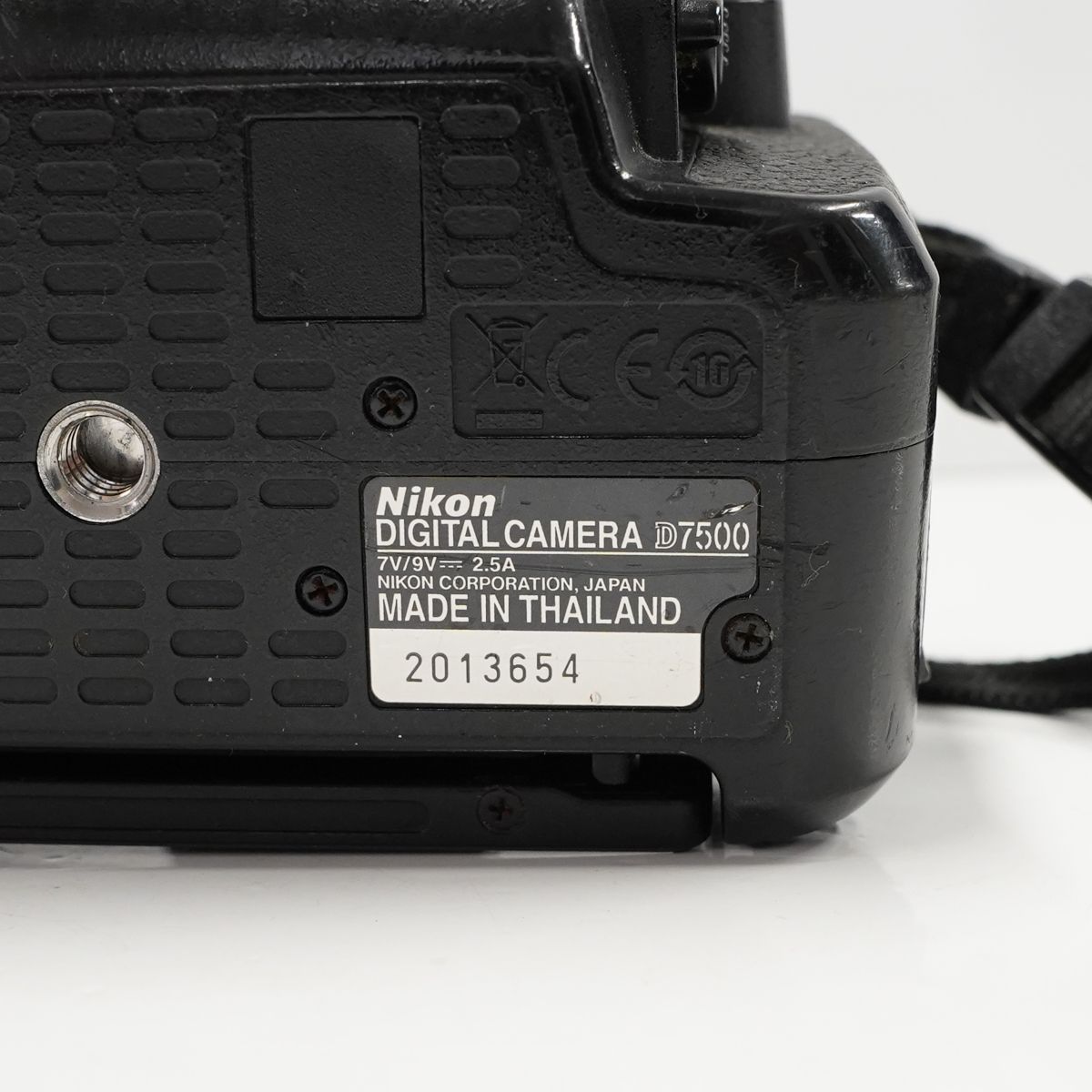 Nikon D7500 ボディ USED美品 デジタル一眼 DX 本体+バッテリー APS-C