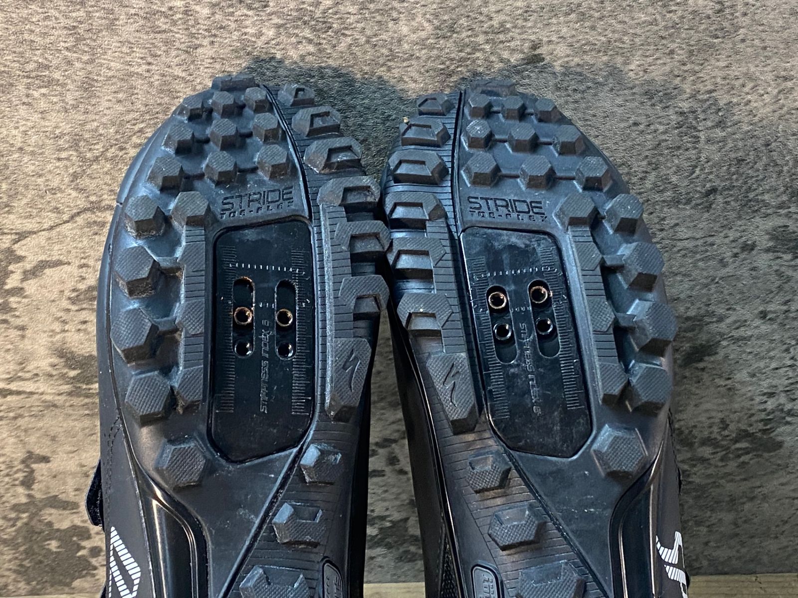 ビンディングシューズ