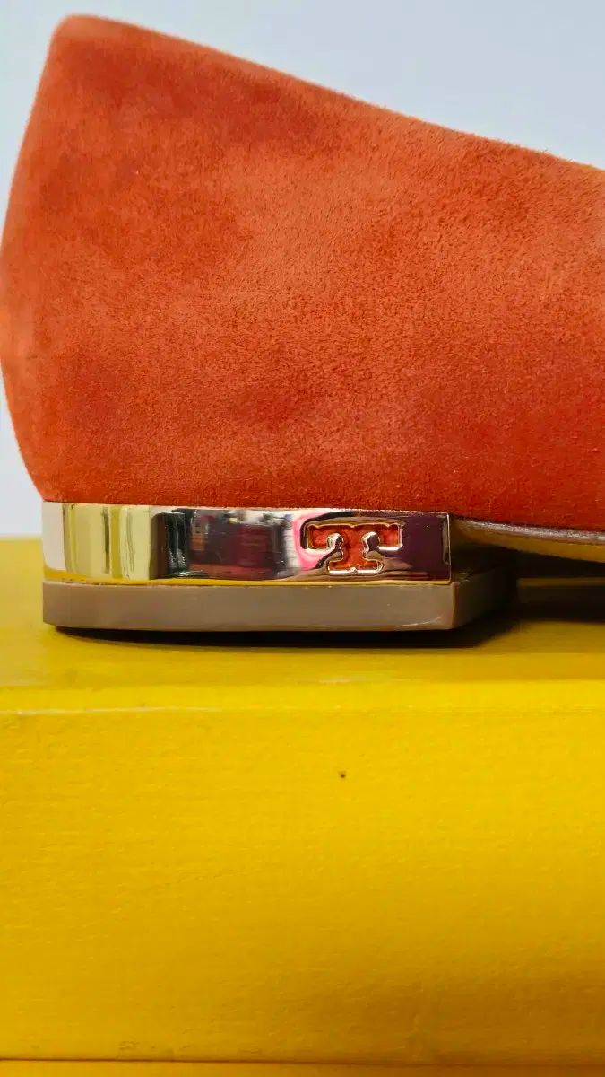 Tory Burch【新品未使用】フラットシューズ 朱色オレンジ／24cm Tory Burch【新品未使用】フラットシューズ 朱色オレンジ／24cm