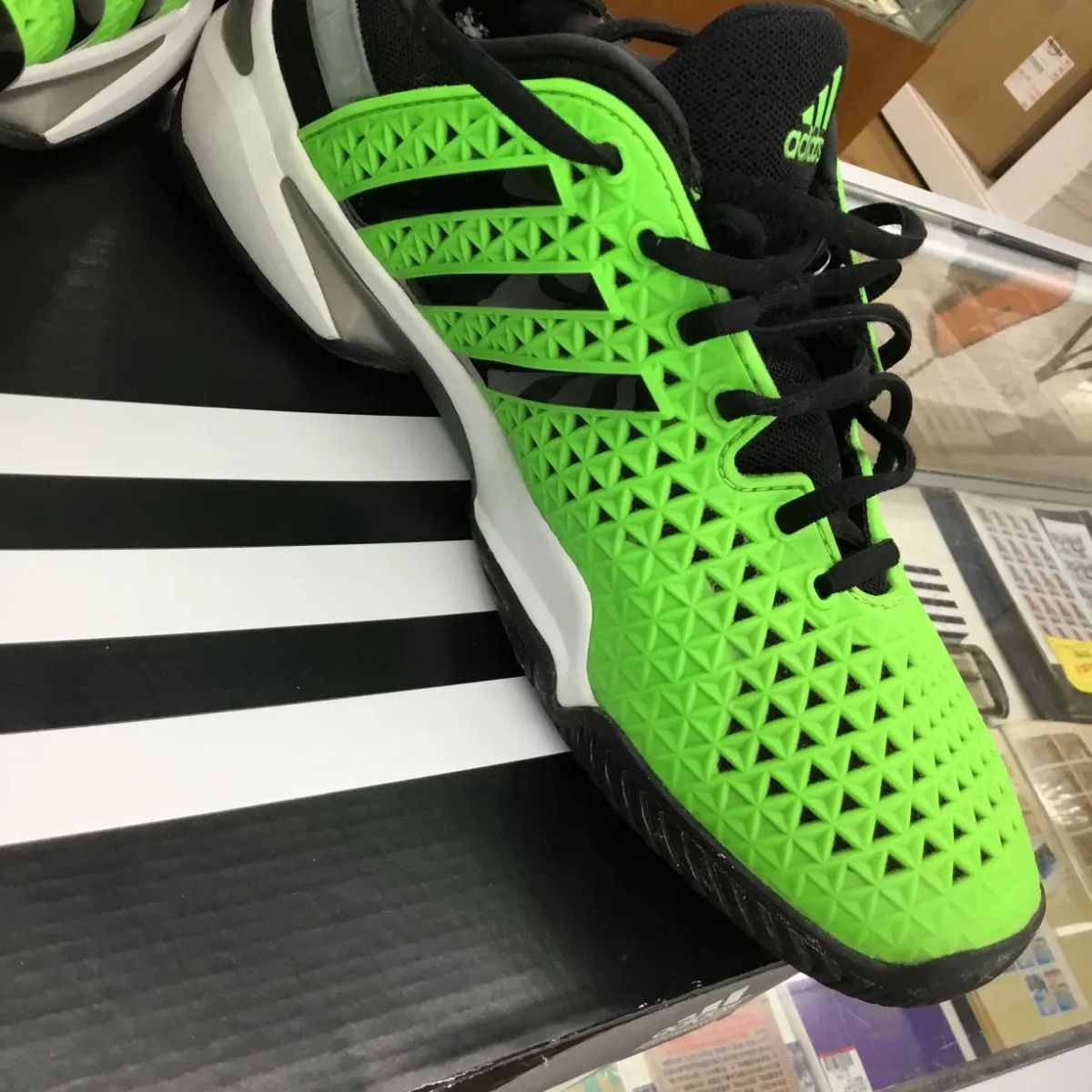 中古 テニスシューズ アディダス adidas バリケード8plus 25.5