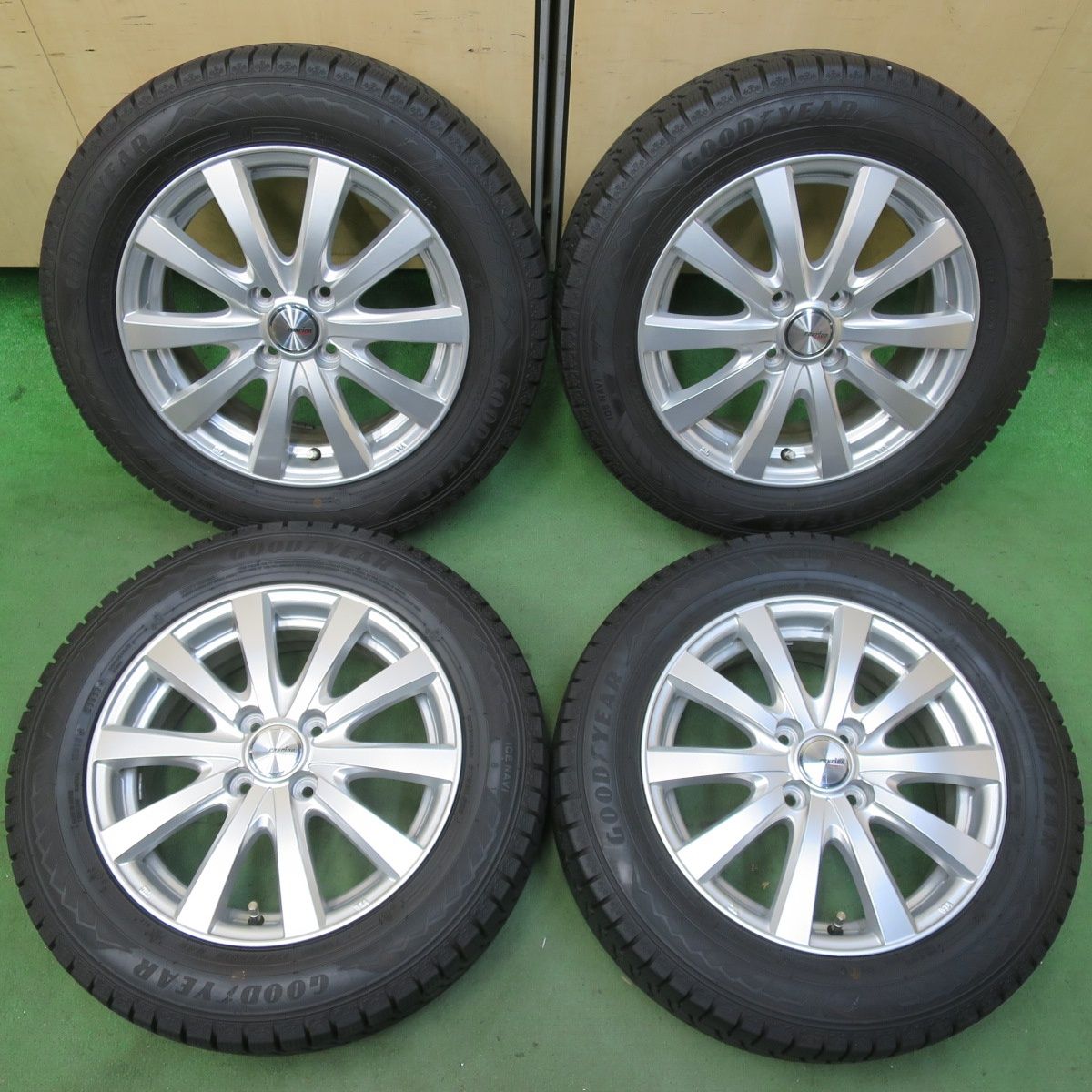 バリ溝 22年 キレイ 9分 スタッドレス 175 65R15 グッドイヤー アイスナビ8 ravrion RS01 ラブリオン 15インチ PCD100 4H 5092907イス