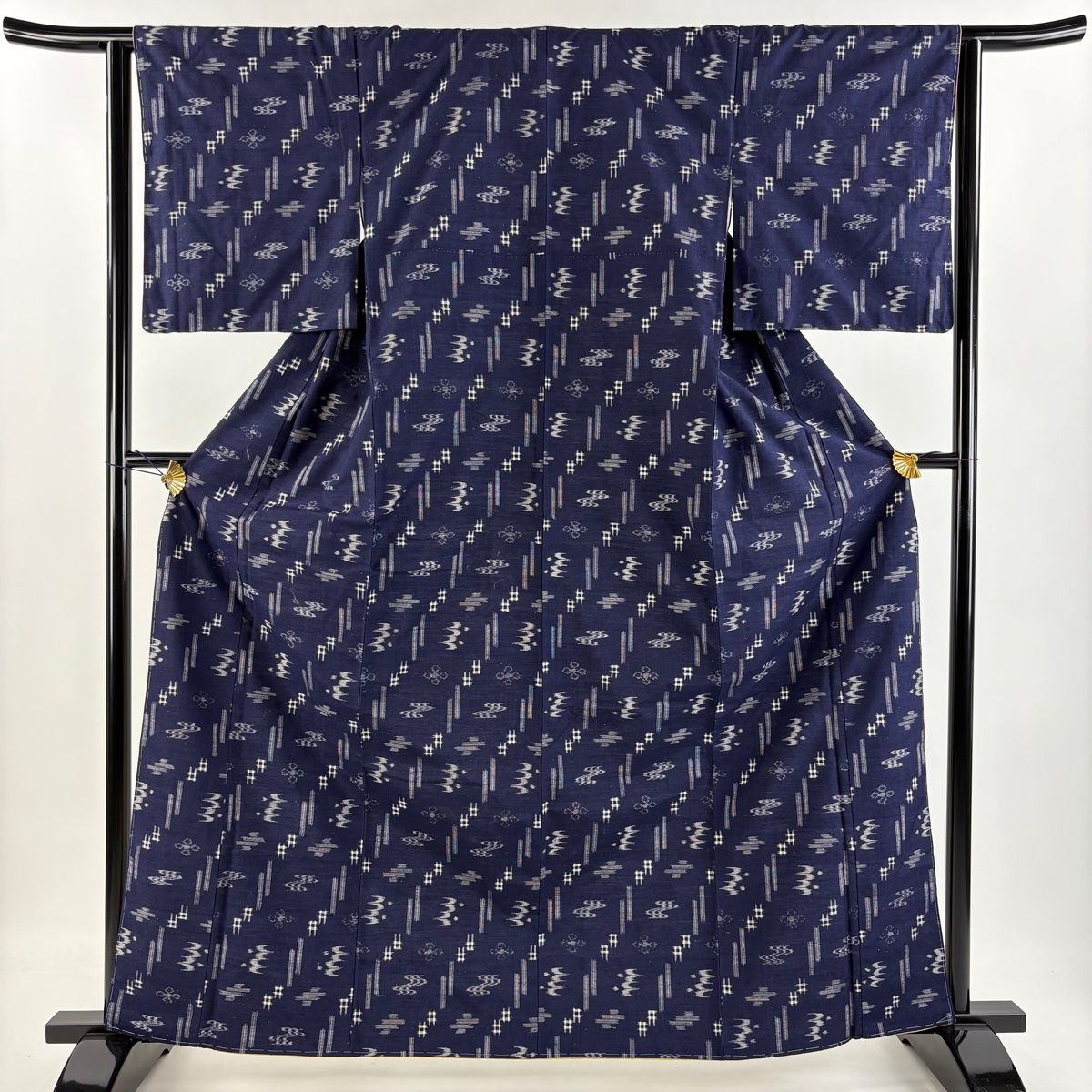 平和屋着物○本場大島紬 7マルキ 唐草文 正絹 逸品 CAAS9395th