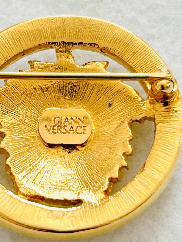 GIANNI VERSACE メデューサ ゴールド ブローチ 楽天市場】ジャンニ ヴェルサーチ メデューサ ブローチ ゴールド
